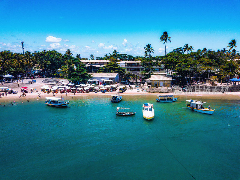 Praia do Forte海滩上的水景